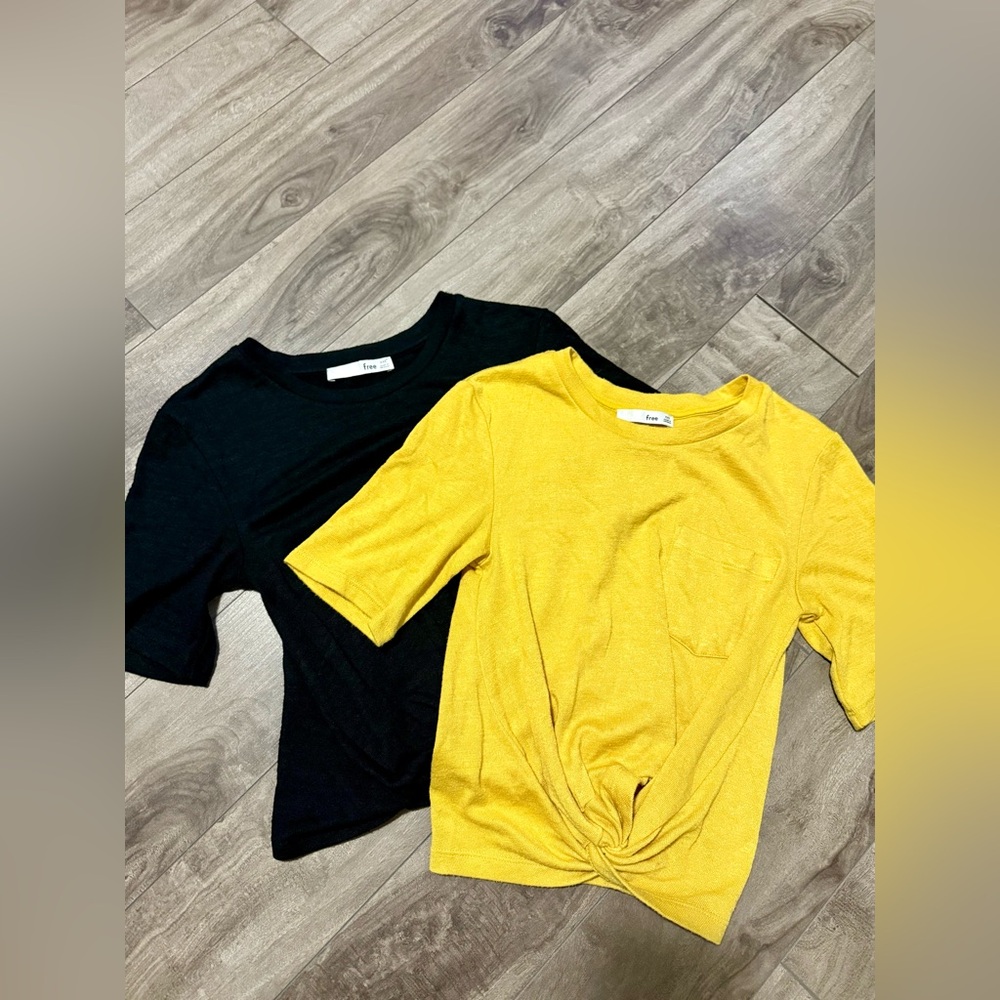 Aritzia- Wilfred Knot-Front Short Sleeve Tee in Yellow and Black
